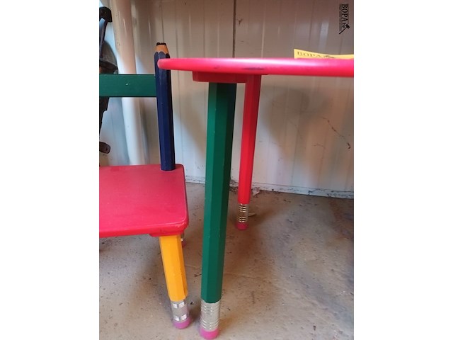 Lot 26 - vintage houten kindermeubelset - afbeelding 5 van  5