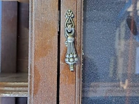 Lot 26 - vintage houten wandvitrinekast - afbeelding 3 van  5