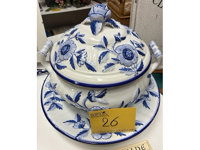 Lot 26 - vintage keramieken soepterrine met schotel - afbeelding 1 van  5