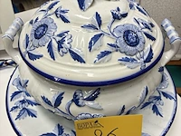 Lot 26 - vintage keramieken soepterrine met schotel