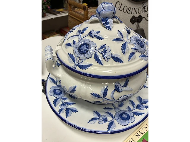 Lot 26 - vintage keramieken soepterrine met schotel - afbeelding 2 van  5
