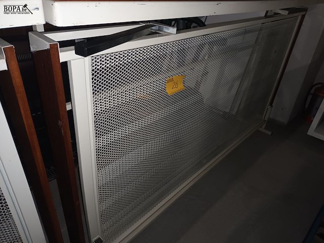 Lot 26 - vintage uitklapbaar bed - afbeelding 2 van  2