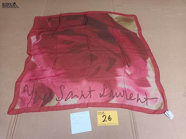 Lot 26 - zijden sjaal yves saint laurent - afbeelding 1 van  2