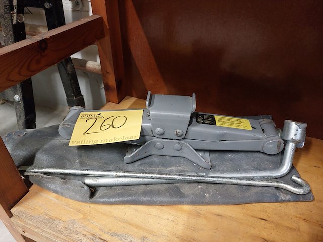 Lot 260 - autokrik - afbeelding 1 van  1