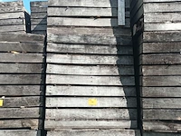 Lot 260 - houten kist met zaagmeel. 3 stuks