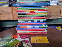 Lot 260 - lot kookboeken (wereldkeuken) - - afbeelding 1 van  2