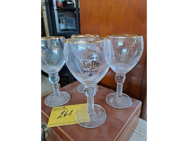 Lot 261 - antieken leffe royal glazen - afbeelding 1 van  2