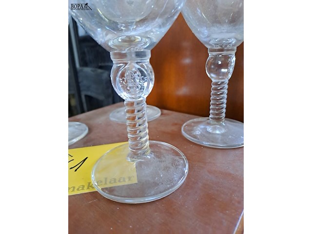 Lot 261 - antieken leffe royal glazen - afbeelding 2 van  2