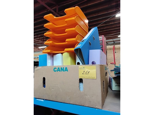 Lot 261 - bureauartikelen: organisor, mappen,… - afbeelding 1 van  1