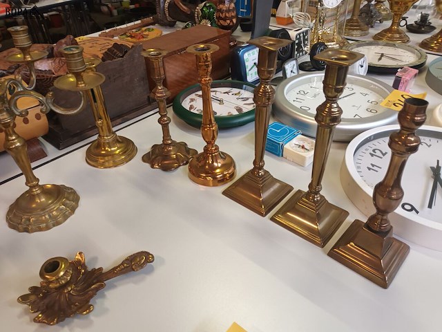 Lot 261 - kandelaars in koper. 14 stuks - afbeelding 5 van  5