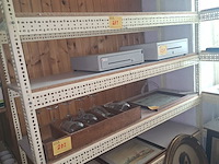 Lot 261 - metalen rek - afbeelding 1 van  1