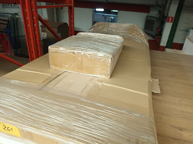 Lot 261 - onderdelen voor een bed - afbeelding 3 van  3