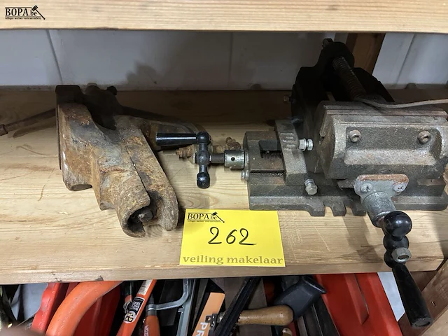 Lot 262 - bankschroef - 2 stuks - afbeelding 1 van  1