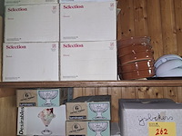 Lot 262 - glazen en servies - afbeelding 2 van  3
