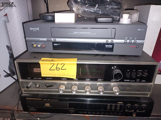 Lot 262 - hifi toestellen. 3 stuks - afbeelding 1 van  6