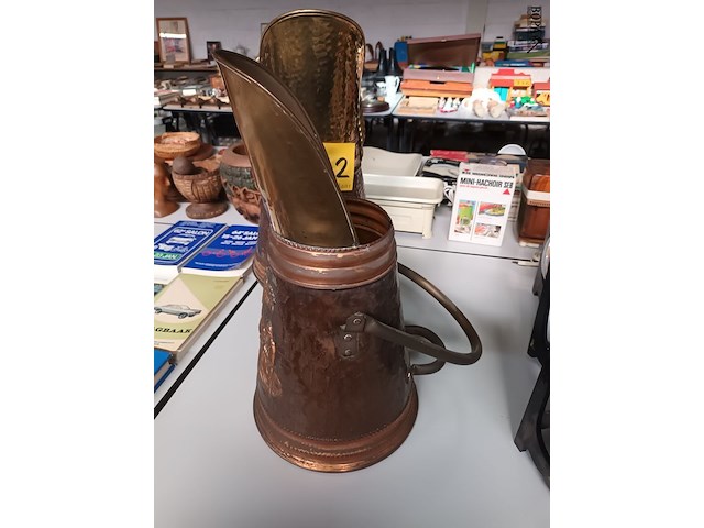 Lot 262 - koperen kolenemmer. 2 stuks - afbeelding 3 van  5