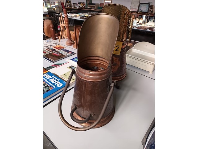 Lot 262 - koperen kolenemmer. 2 stuks - afbeelding 4 van  5