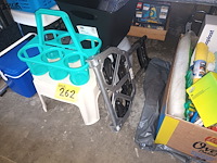 Lot 262 - poetsmateriaal en huisraad