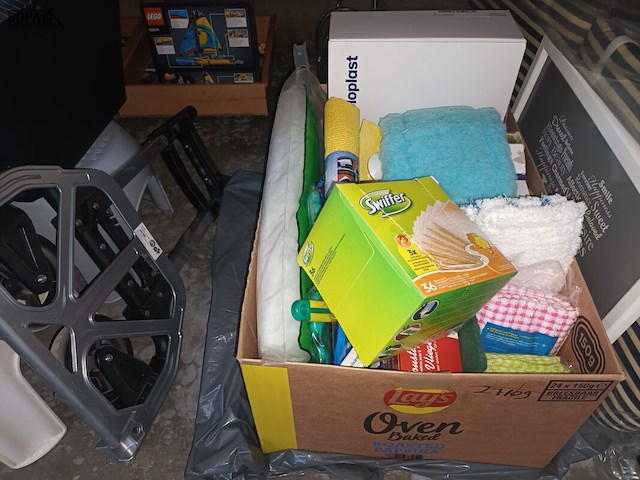 Lot 262 - poetsmateriaal en huisraad - afbeelding 2 van  5