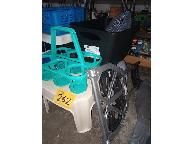 Lot 262 - poetsmateriaal en huisraad - afbeelding 3 van  5