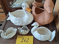 Lot 262 - porselein aardewerk bloempotten motief eend - afbeelding 1 van  1