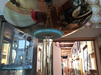 Lot 263 - goudkleurige staande plafondlamp - afbeelding 2 van  3