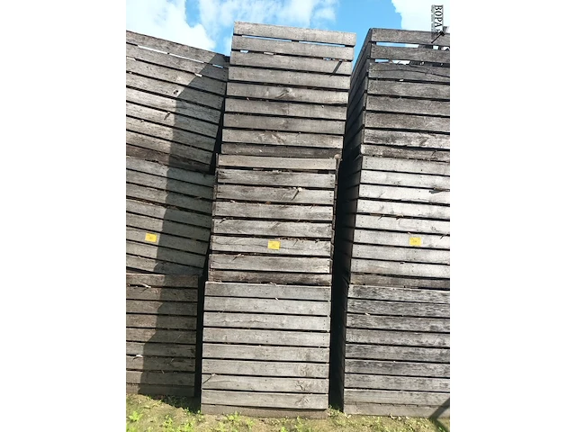 Lot 263 - houten kist met zaagmeel. 3 stuks - afbeelding 1 van  1