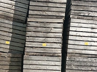 Lot 263 - houten kist met zaagmeel. 3 stuks