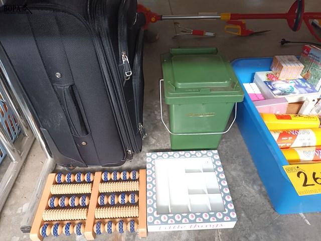 Lot 263 - huisraad en poetsmateriaal - afbeelding 2 van  4