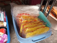 Lot 263 - huisraad en poetsmateriaal - afbeelding 4 van  4