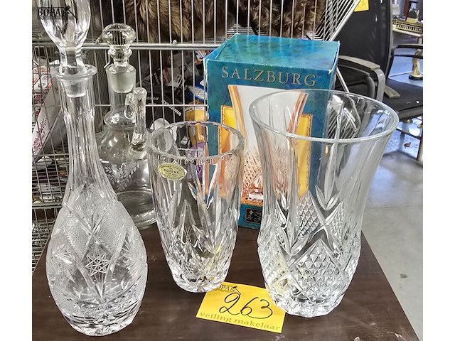 Lot 263 - vazen en karaffen 4 stuks - afbeelding 1 van  5