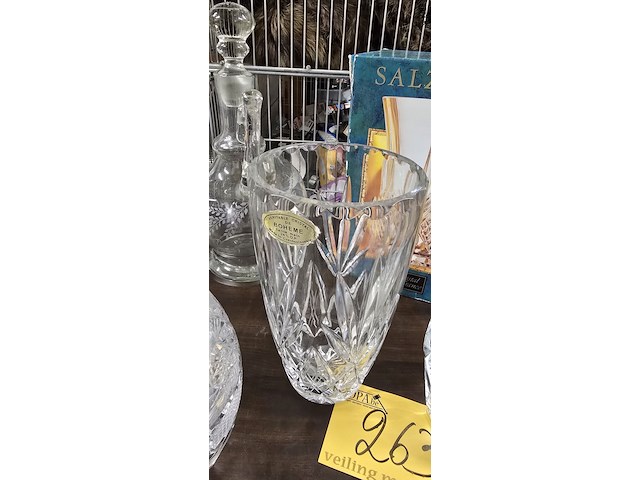 Lot 263 - vazen en karaffen 4 stuks - afbeelding 3 van  5