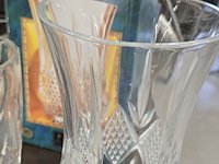 Lot 263 - vazen en karaffen 4 stuks - afbeelding 4 van  5