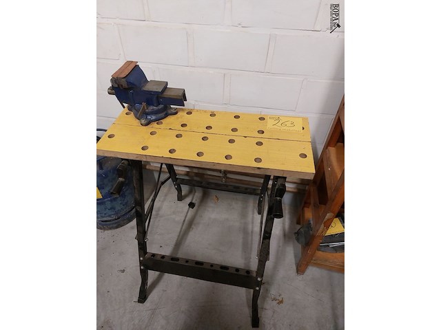 Lot 263 - work mate met bankschroef - afbeelding 1 van  2