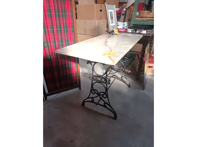Lot 264 - bistro tafel met onyx blad - afbeelding 2 van  4