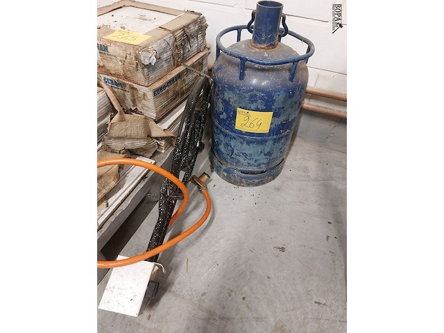 Lot 264 - gasbrander met gasfles - afbeelding 1 van  3