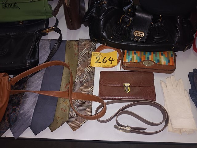 Lot 264 - handtassen, handschoenen en dassen. 35 stuks - afbeelding 4 van  6