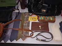 Lot 264 - handtassen, handschoenen en dassen. 35 stuks - afbeelding 4 van  6