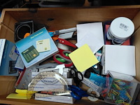 Lot 264 - kantoorbenodigdheden allerlei oa inkt, balpen, scharen, reke - afbeelding 1 van  2