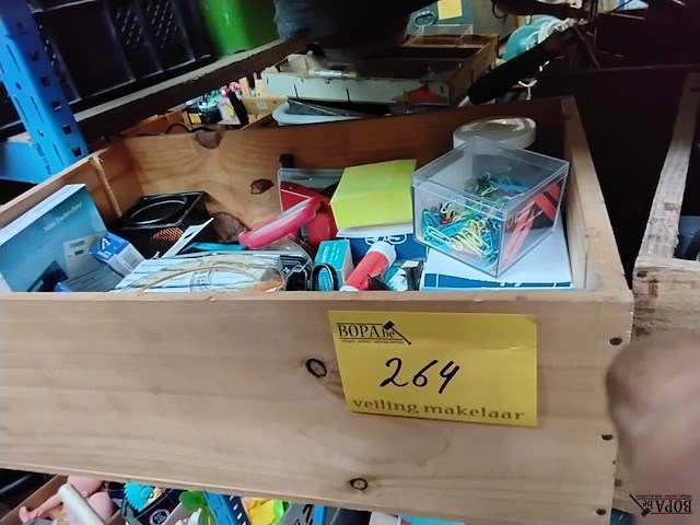 Lot 264 - kantoorbenodigdheden allerlei oa inkt, balpen, scharen, reke - afbeelding 2 van  2