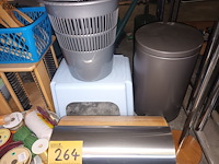 Lot 264 - poetsmateriaal en huisraad. 19 stuks - afbeelding 2 van  5