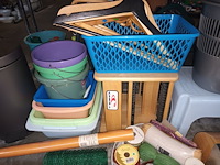 Lot 264 - poetsmateriaal en huisraad. 19 stuks - afbeelding 4 van  5