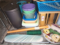 Lot 264 - poetsmateriaal en huisraad. 19 stuks - afbeelding 5 van  5