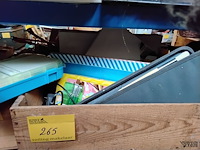 Lot 265 - creatieve materialen: doebox - verf - penselen - canvas - kl - afbeelding 1 van  3