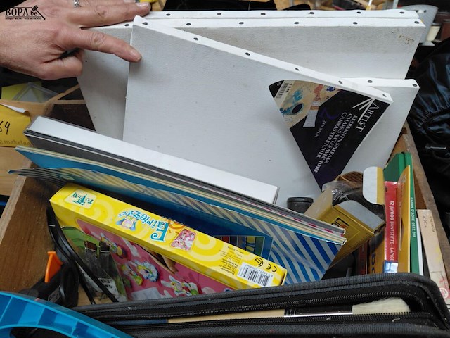 Lot 265 - creatieve materialen: doebox - verf - penselen - canvas - kl - afbeelding 2 van  3