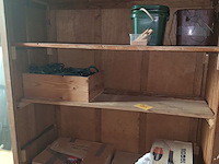 Lot 265 - houten kast met spiegeldeur - afbeelding 1 van  2