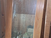 Lot 265 - houten kast met spiegeldeur - afbeelding 2 van  2