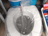 Lot 265 - huisraad en poetsmateriaal - afbeelding 2 van  4