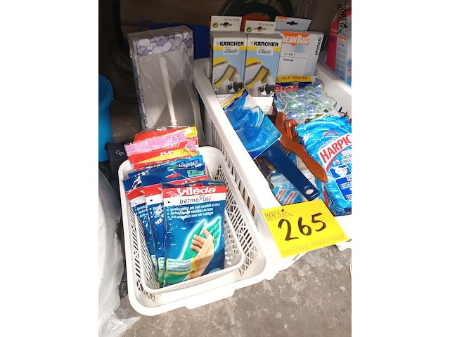 Lot 265 - huisraad en poetsmateriaal - afbeelding 3 van  4