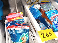 Lot 265 - huisraad en poetsmateriaal - afbeelding 3 van  4